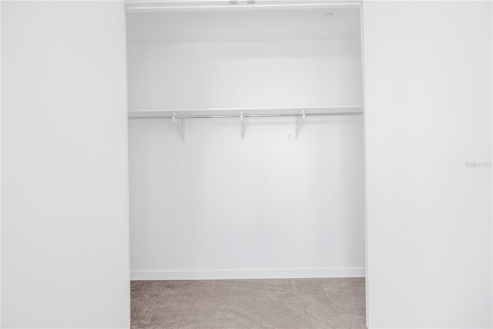 400 CENTRAL - Residential Lease