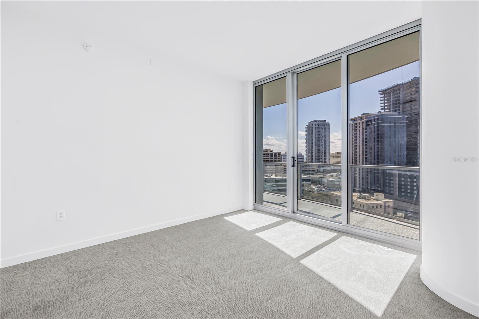 400 CENTRAL - Residential Lease