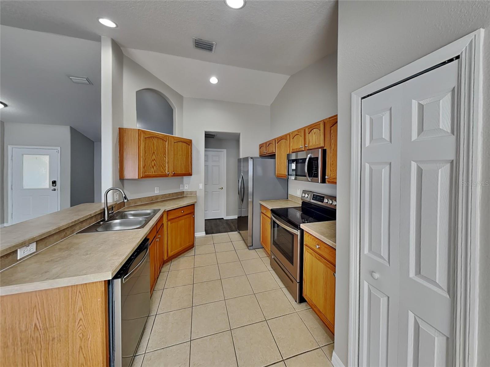 ARBOR RIDGE UNIT 03 - Residential Lease