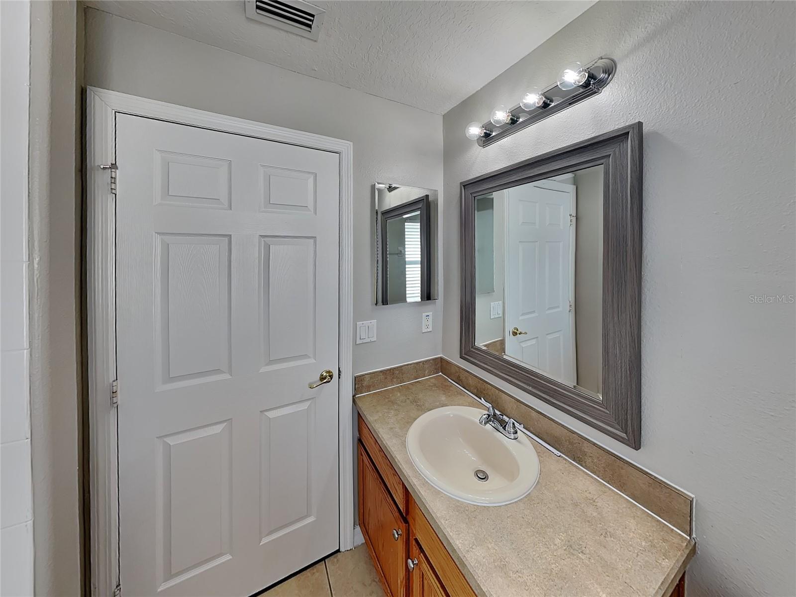 ARBOR RIDGE UNIT 03 - Residential Lease