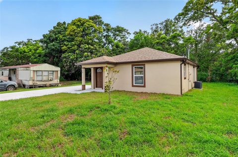 Photo of 728 Henry St, Auburndale, FL 33823 (MLS # S5154105)