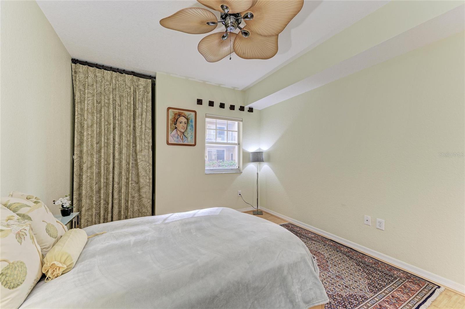 BROADWAY PROMENADE - Residential