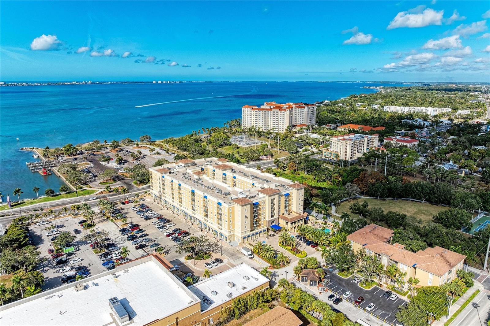 BROADWAY PROMENADE - Residential