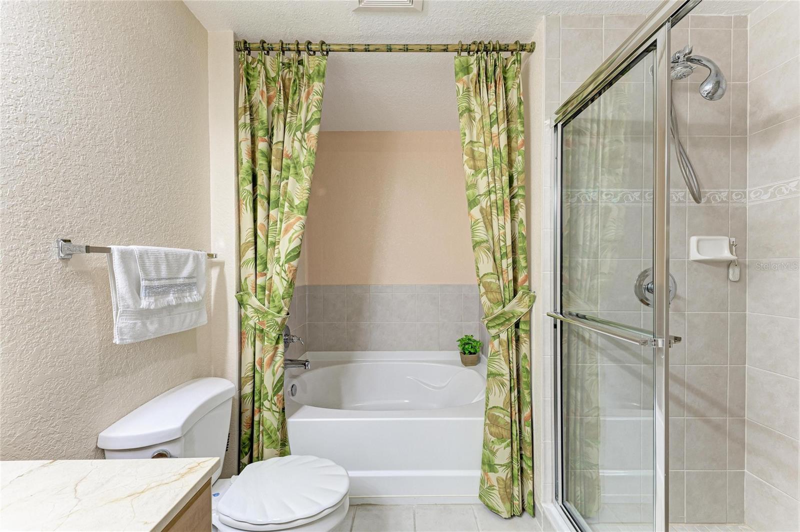 BROADWAY PROMENADE - Residential