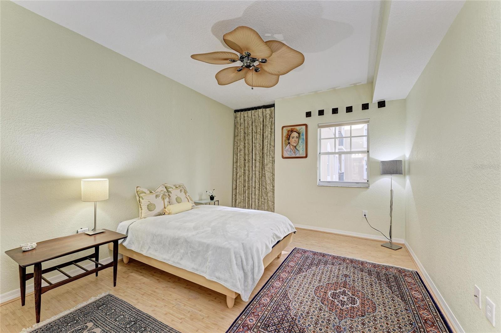 BROADWAY PROMENADE - Residential