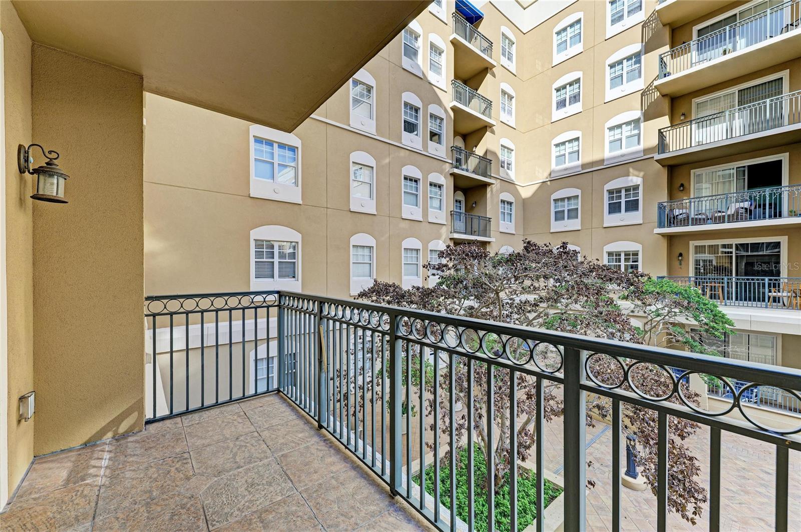 BROADWAY PROMENADE - Residential