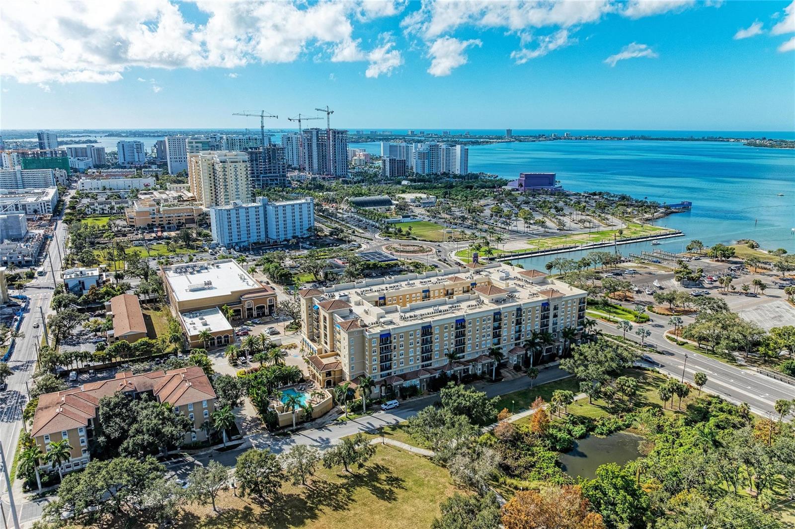 BROADWAY PROMENADE - Residential