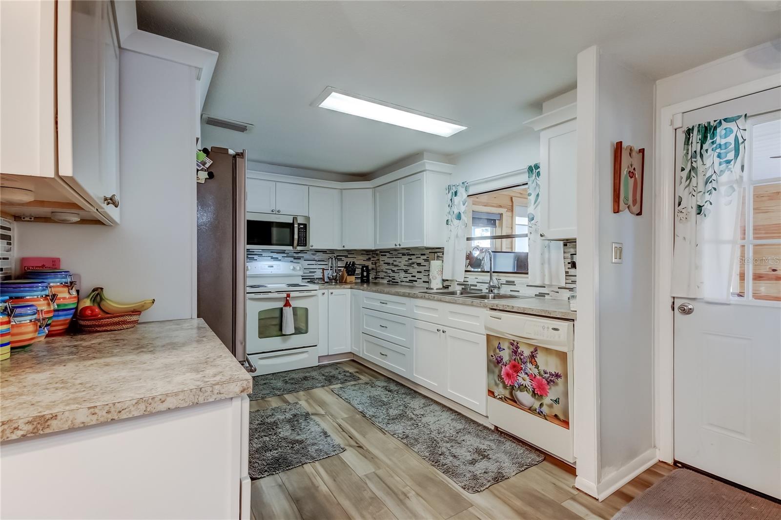 HAMPTON COURT UNREC - Residential