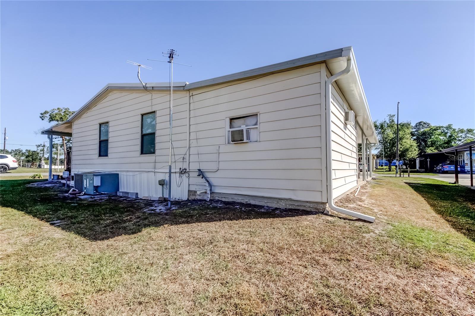 HAMPTON COURT UNREC - Residential