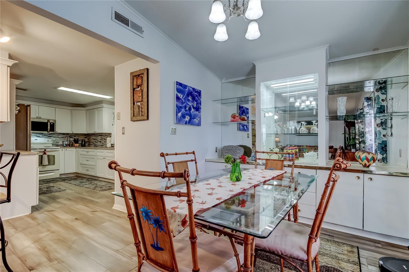 HAMPTON COURT UNREC - Residential