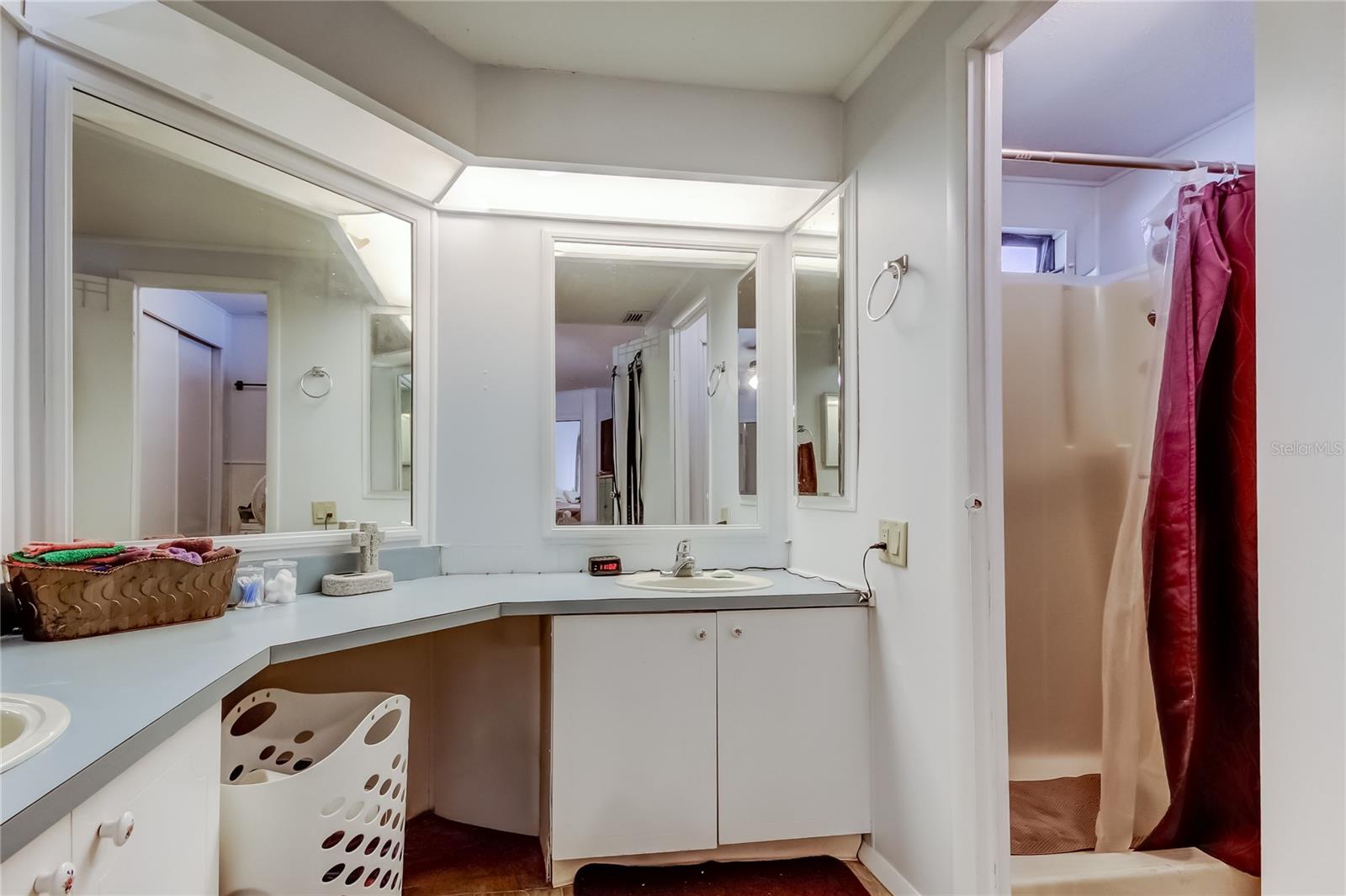 HAMPTON COURT UNREC - Residential