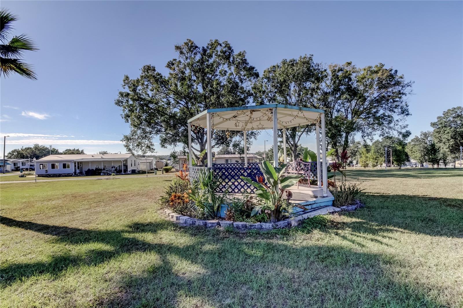 HAMPTON COURT UNREC - Residential