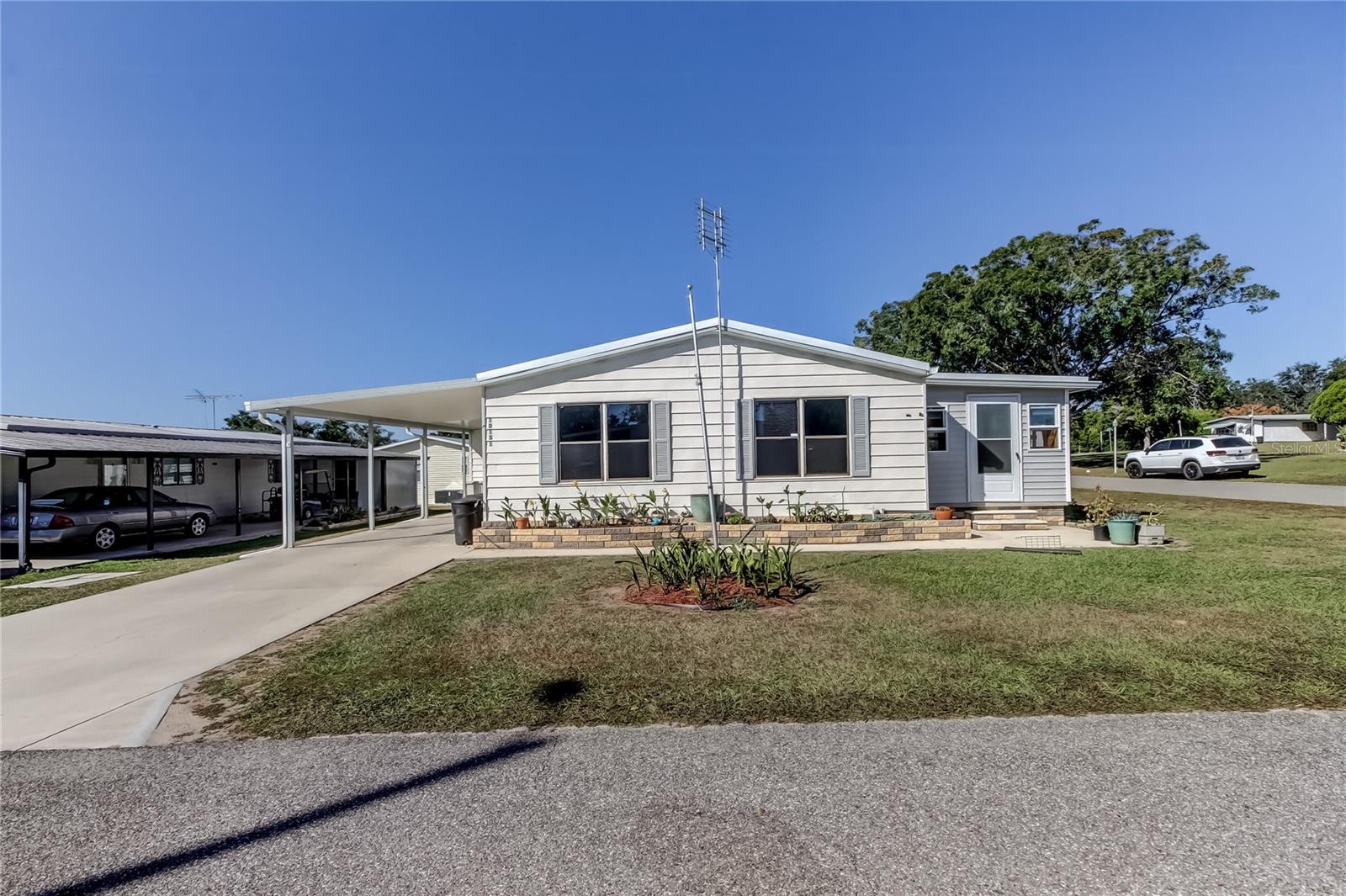 HAMPTON COURT UNREC - Residential