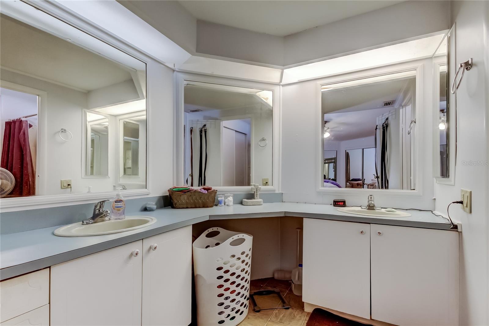 HAMPTON COURT UNREC - Residential