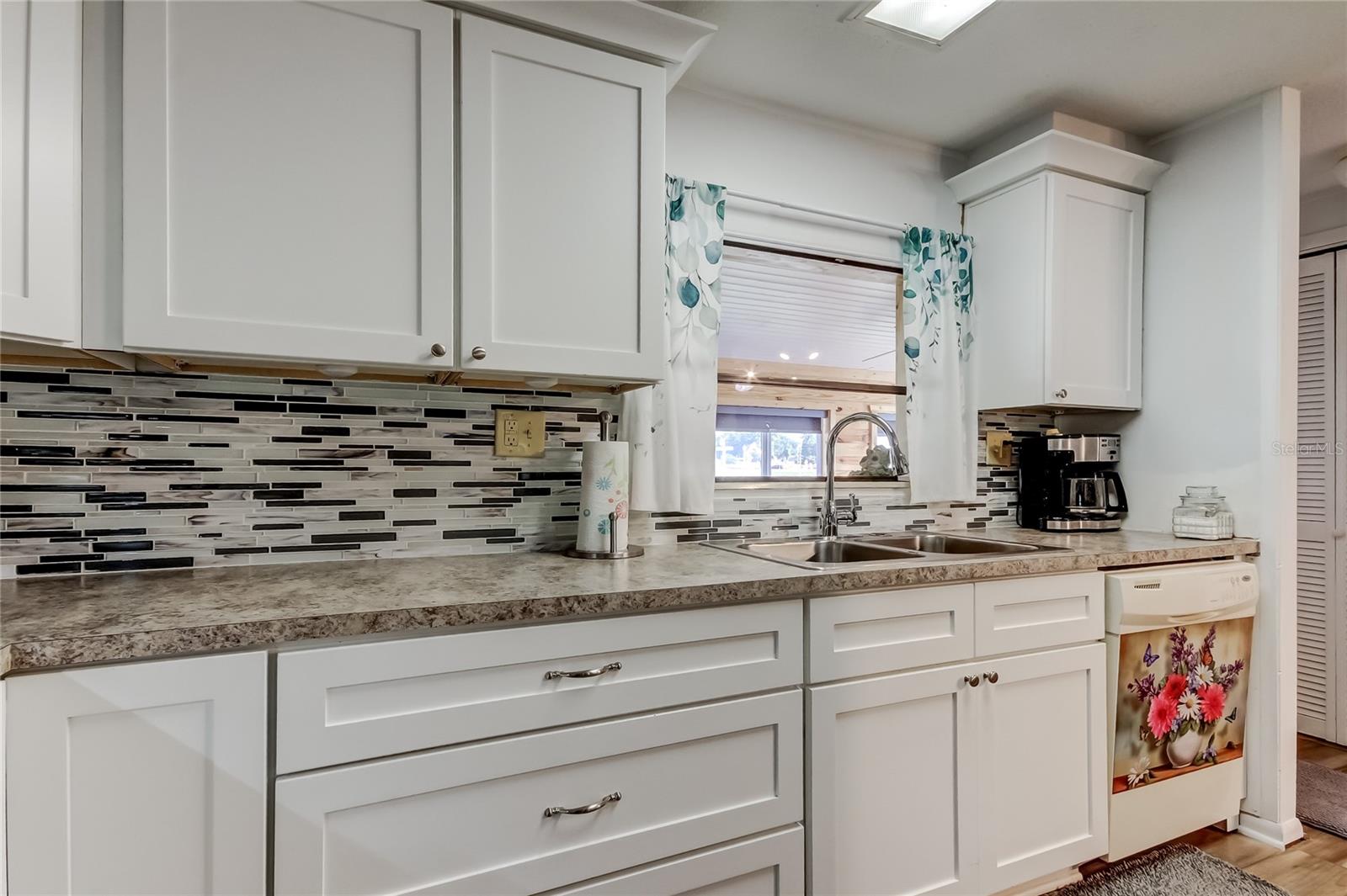 HAMPTON COURT UNREC - Residential