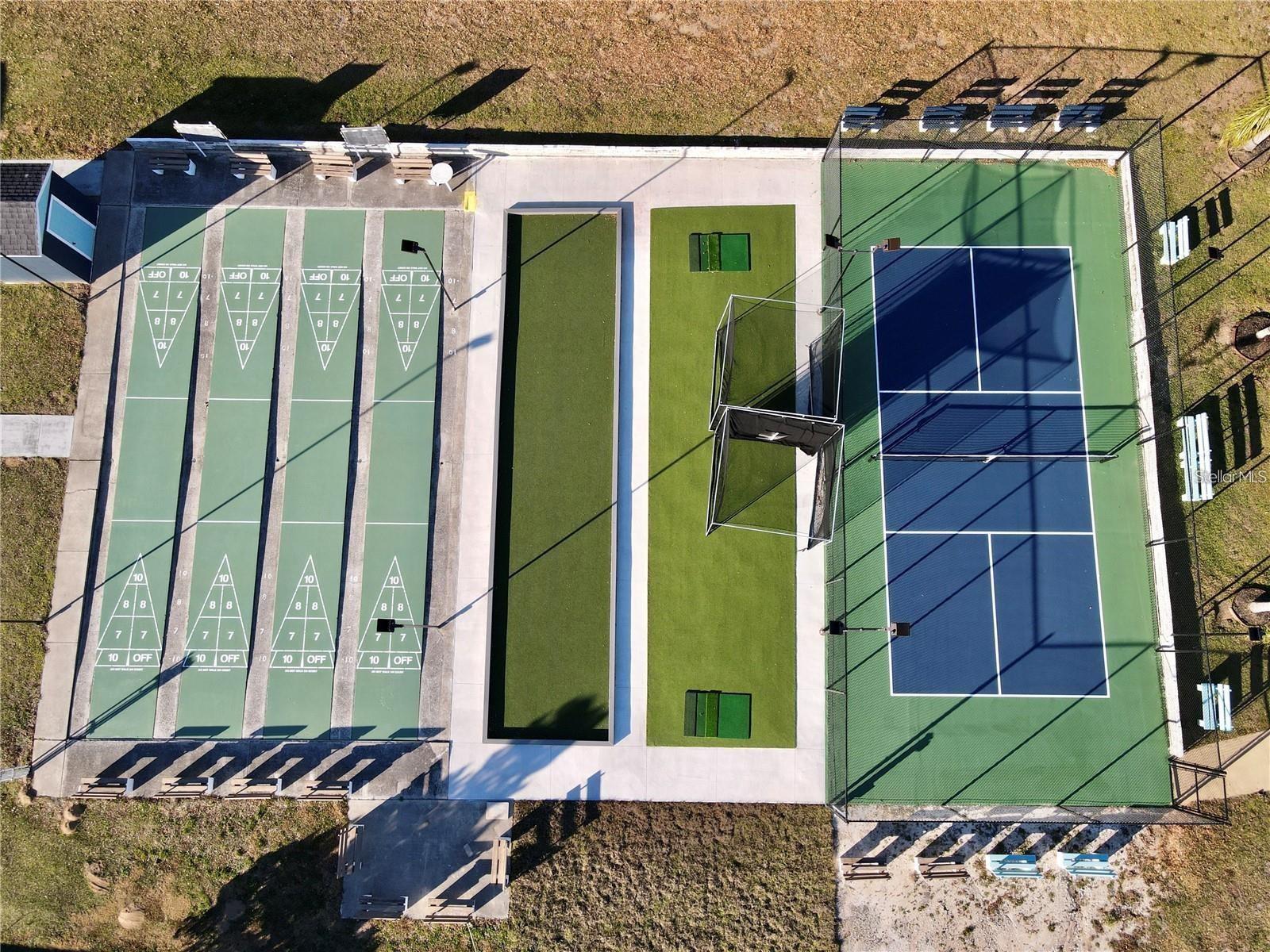 HAMPTON COURT UNREC - Residential