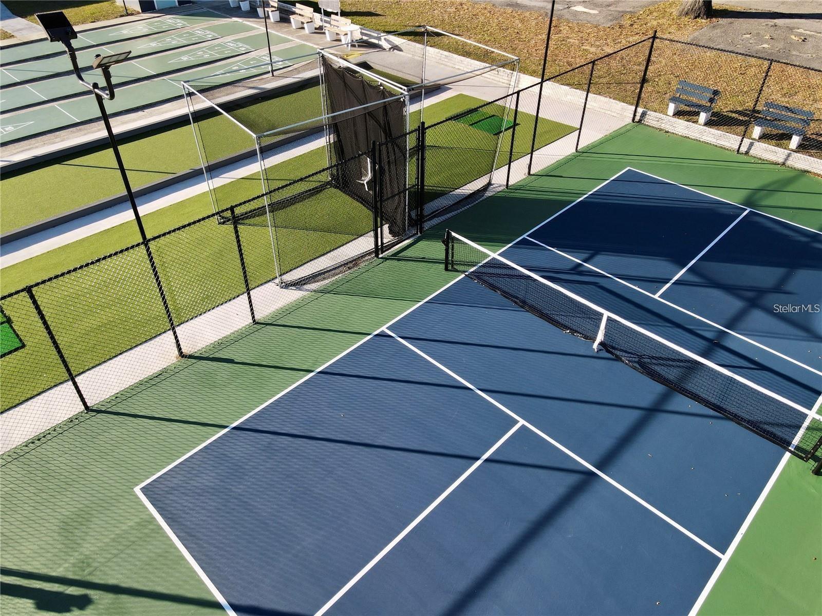 HAMPTON COURT UNREC - Residential