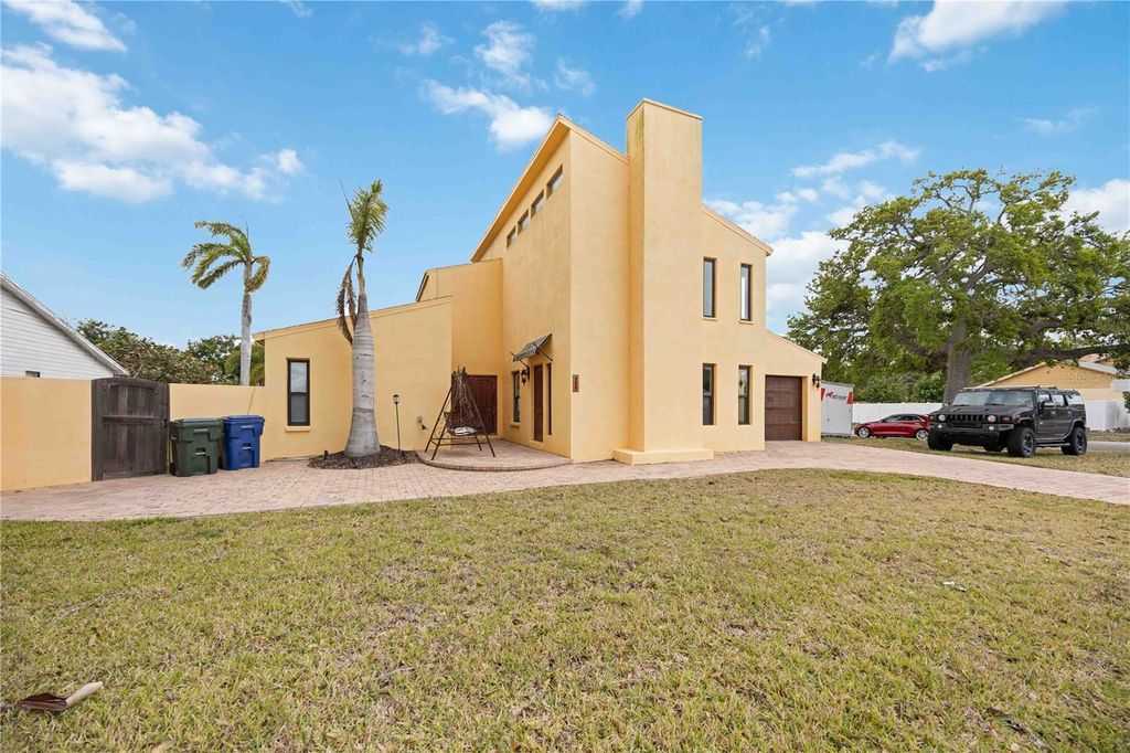 Photo of 6515 Mauna Loa Boulevard, Sarasota, FL 34241 (MLS # A4683636)