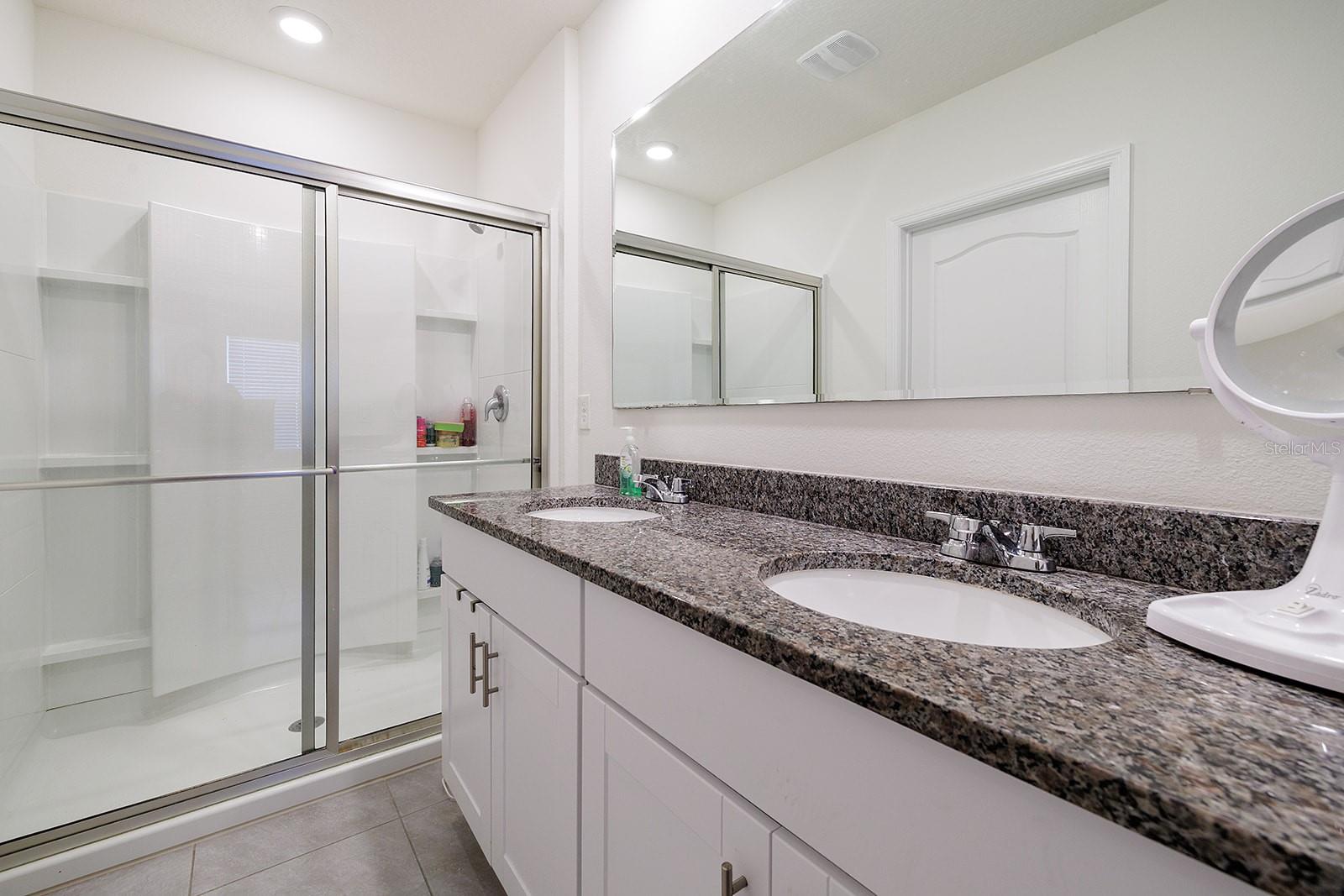 BELLA OAKS - Residential