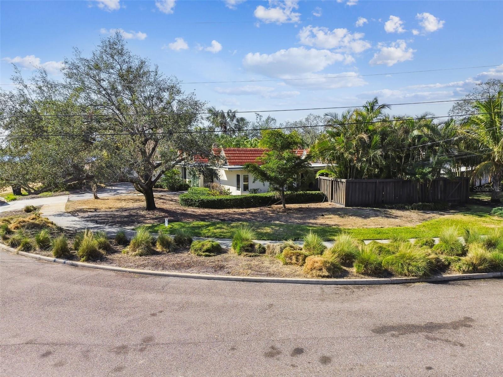 4811 PARADISE WAY S