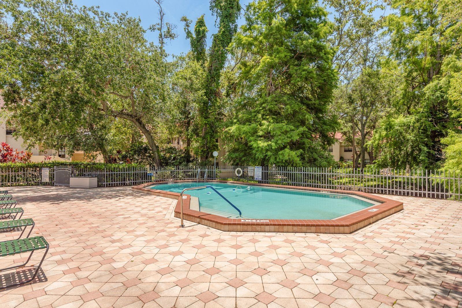 LOS PRADOS CONDO - Residential