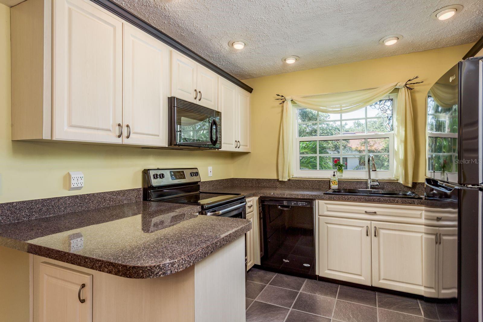 LOS PRADOS CONDO - Residential