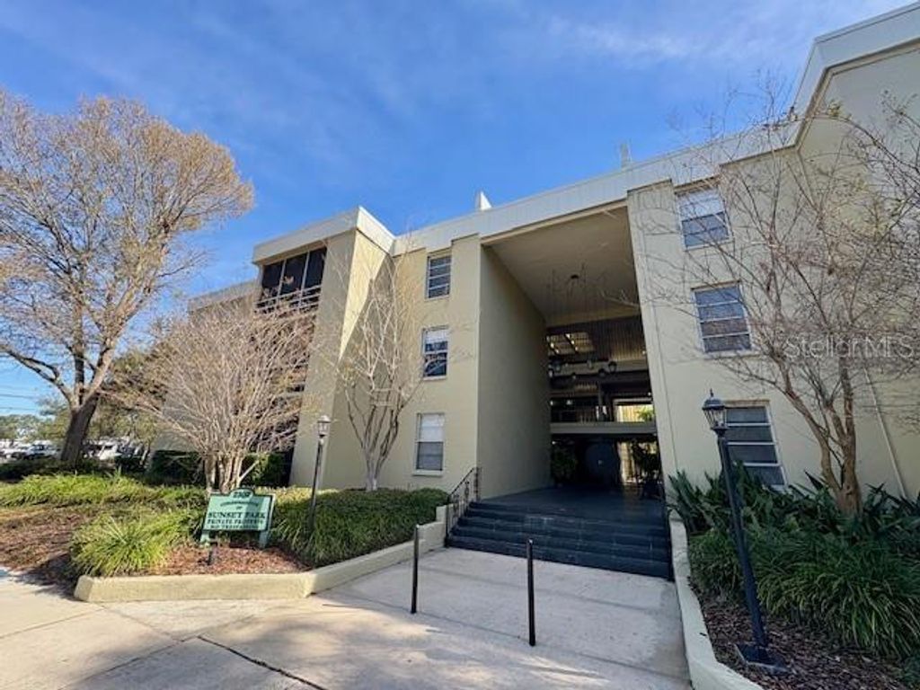 Photo of 2302 S Manhattan Avenue #316, Tampa, FL 33629 (MLS # TB8468385)