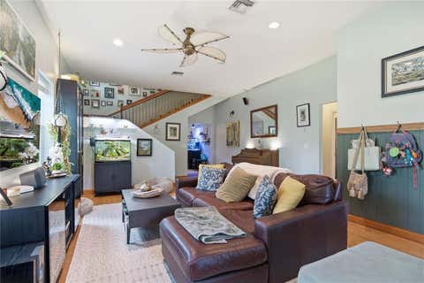 Tiny photo for 512 SE 9th Street, Ocala, FL 34471 (MLS # OM728812)