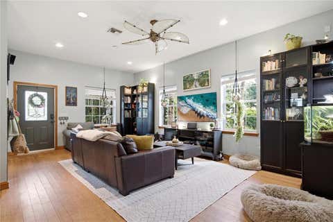 Tiny photo for 512 SE 9th Street, Ocala, FL 34471 (MLS # OM728812)