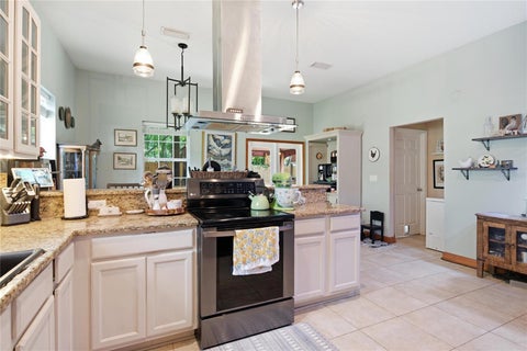 Tiny photo for 512 SE 9th Street, Ocala, FL 34471 (MLS # OM728812)