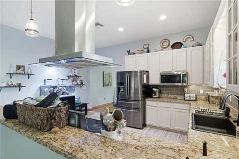 Tiny photo for 512 SE 9th Street, Ocala, FL 34471 (MLS # OM728812)