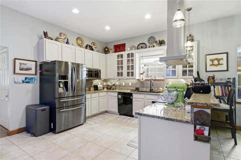 Tiny photo for 512 SE 9th Street, Ocala, FL 34471 (MLS # OM728812)