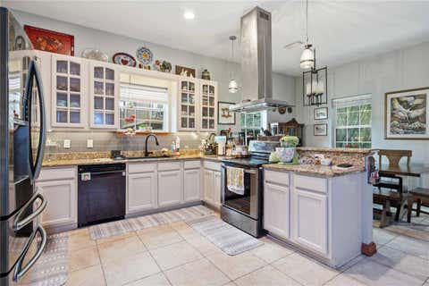Tiny photo for 512 SE 9th Street, Ocala, FL 34471 (MLS # OM728812)