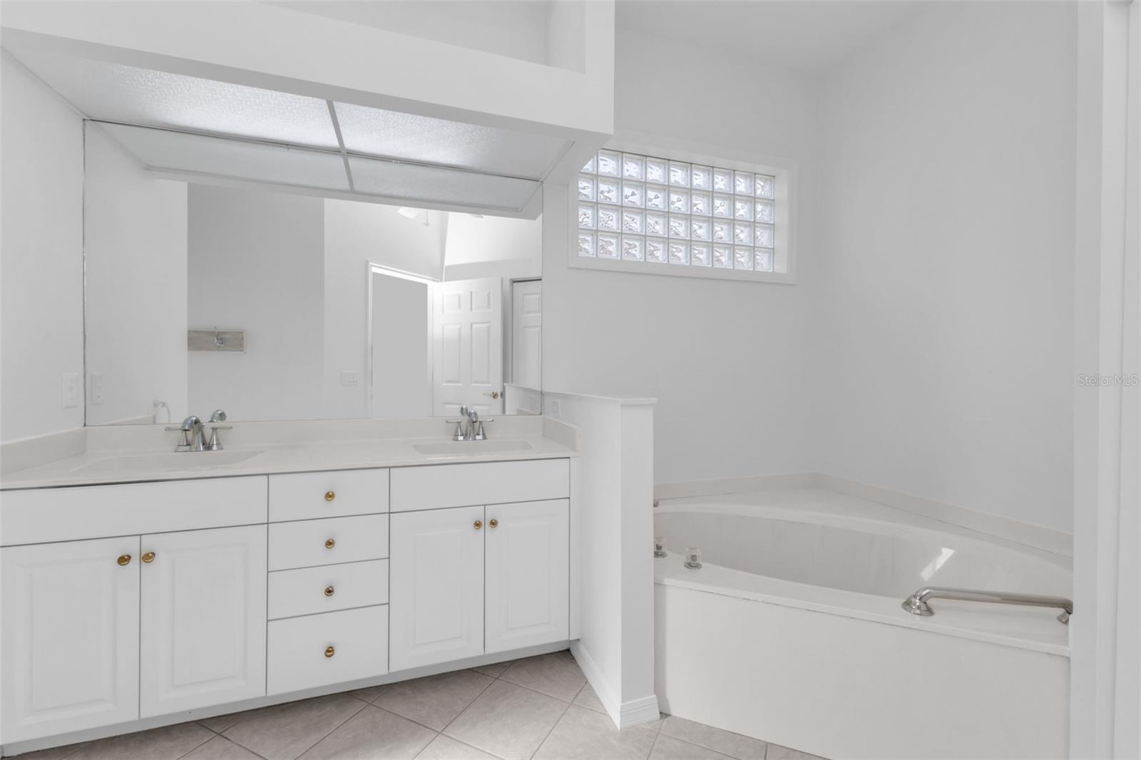 PATIOS 01 ST ANDREWS PARK AT PLANTATION - Residential