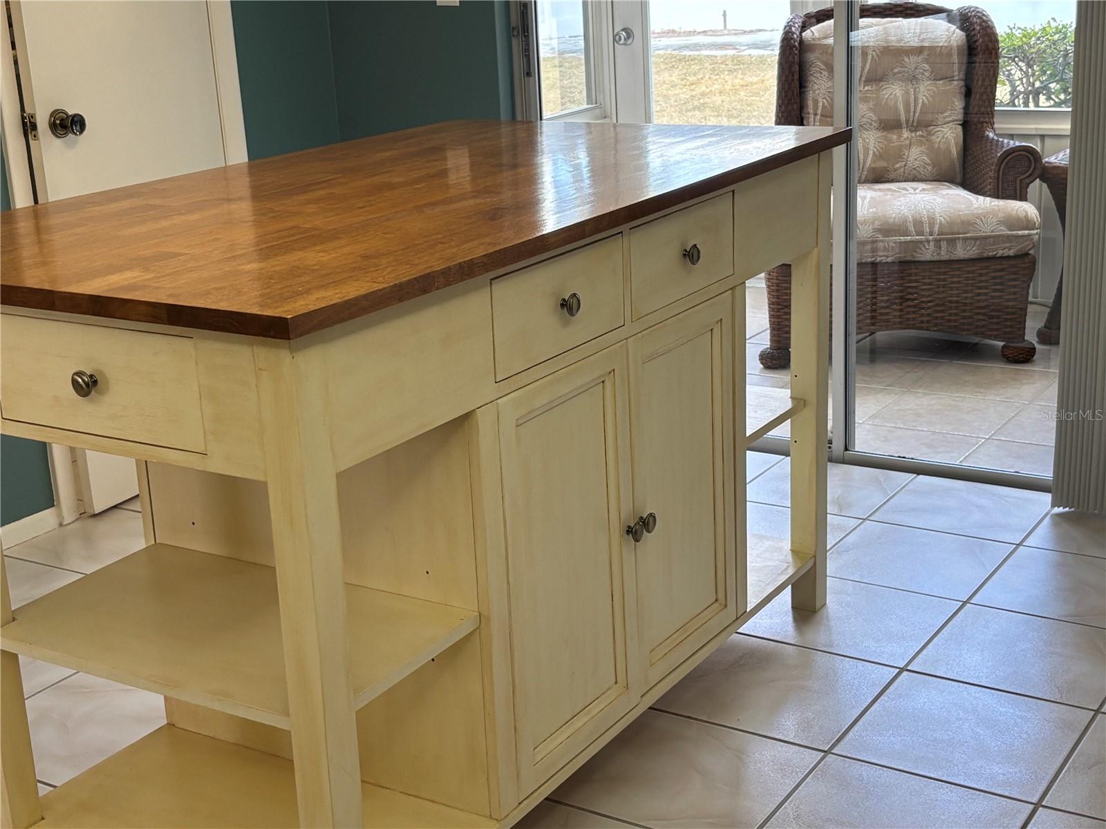 CORTEZ VILLAS CONDO 5 PH B - Residential