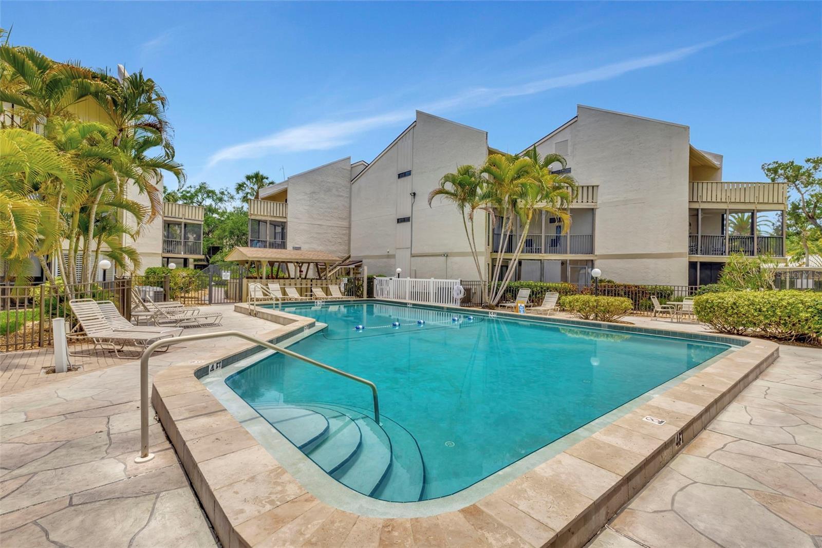 BAY OAKS - Residential