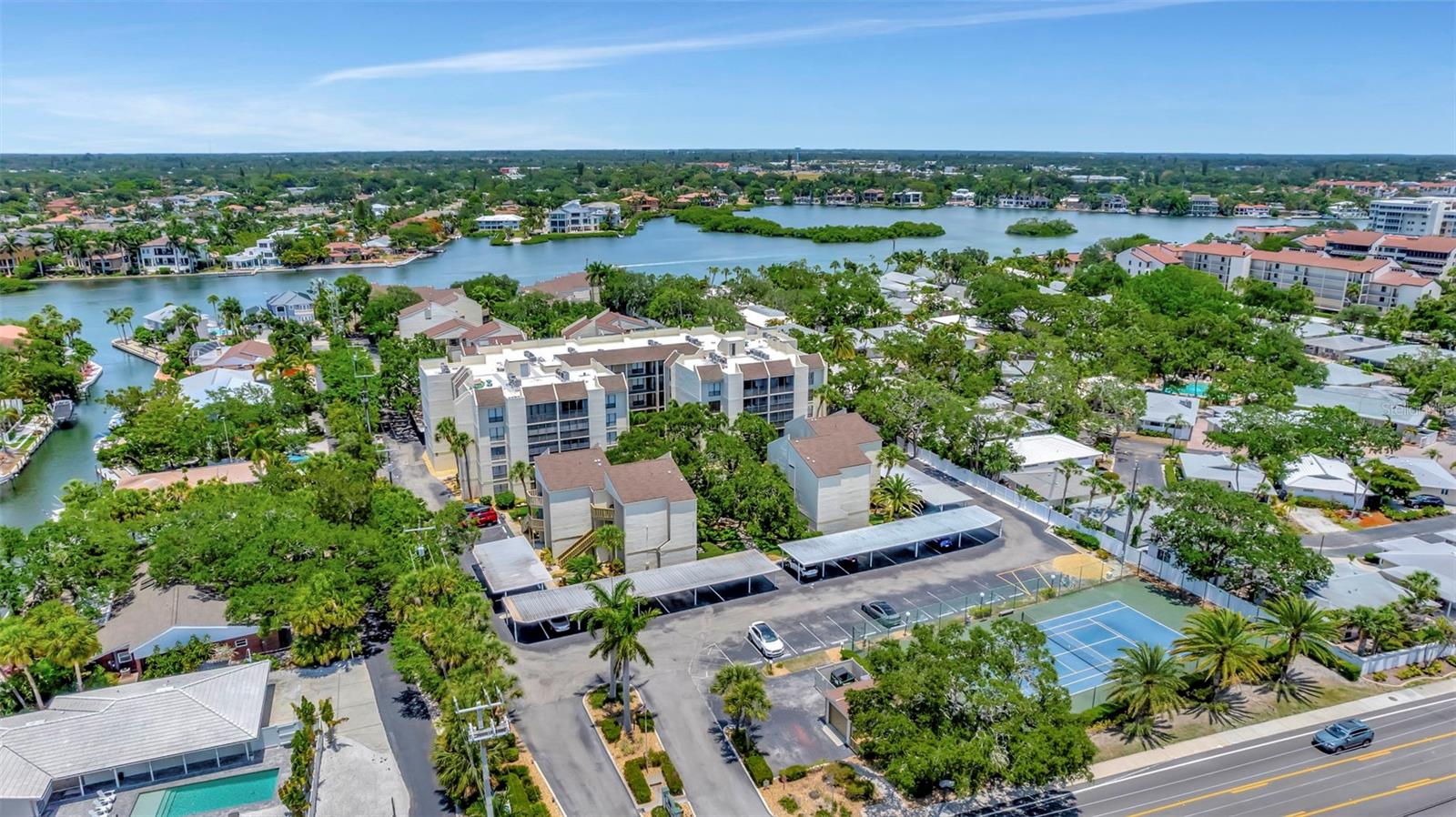 BAY OAKS - Residential