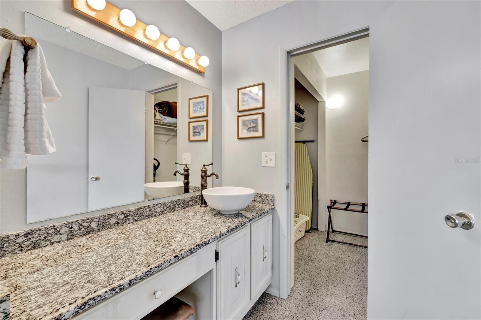 BAY OAKS - Residential