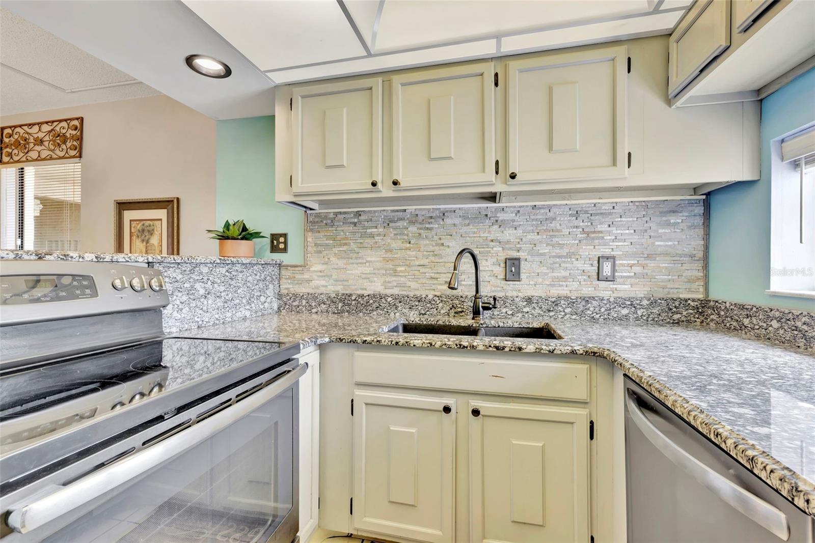 BAY OAKS - Residential