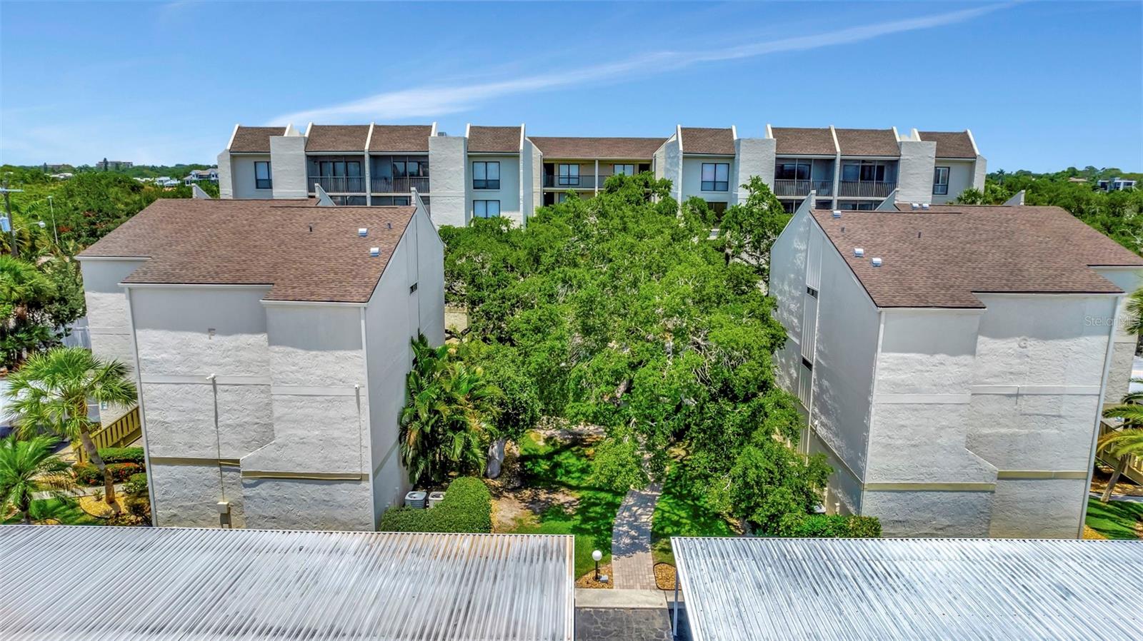 BAY OAKS - Residential