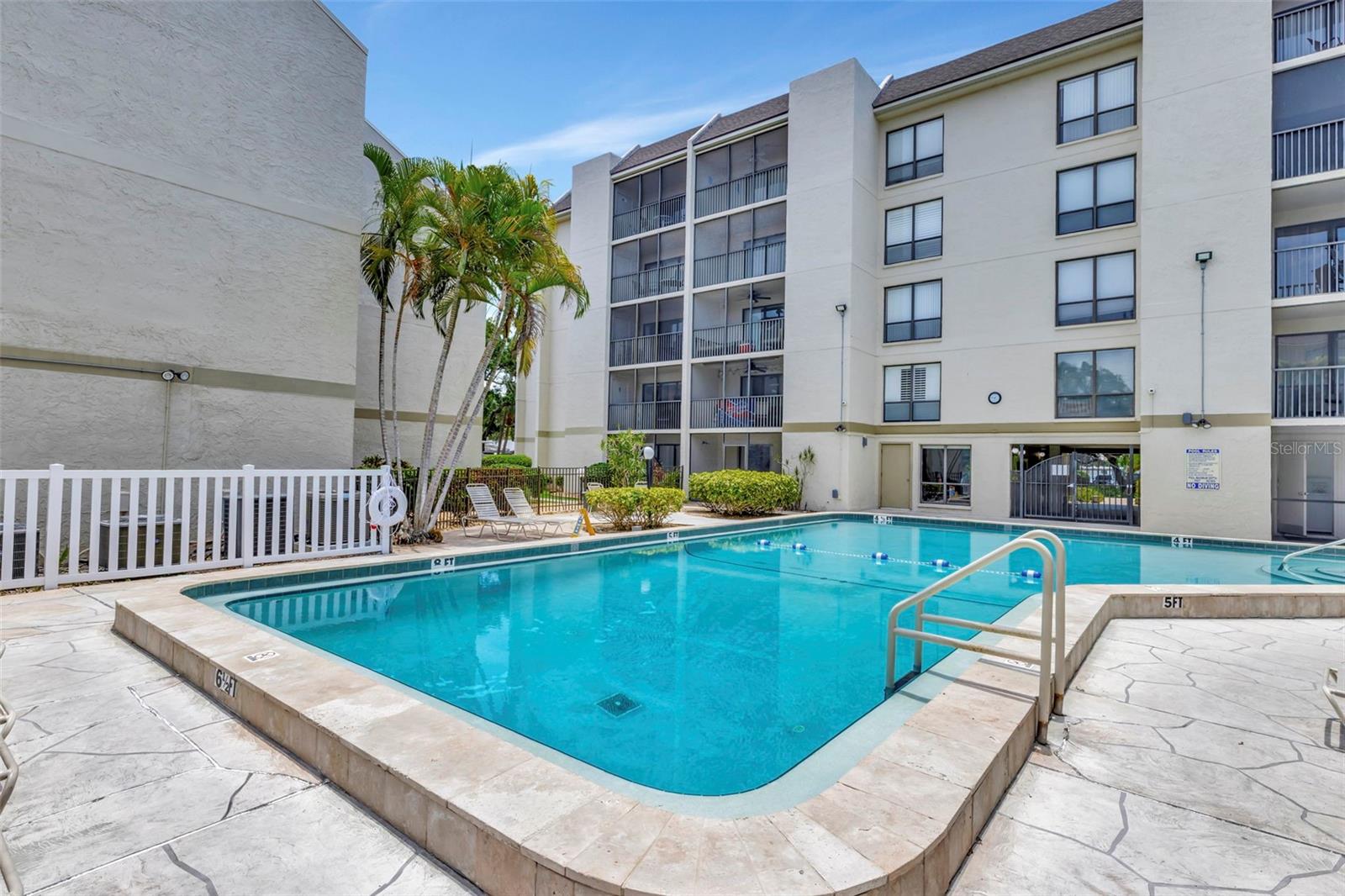 BAY OAKS - Residential