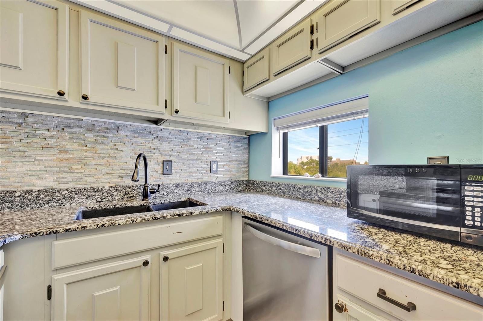 BAY OAKS - Residential