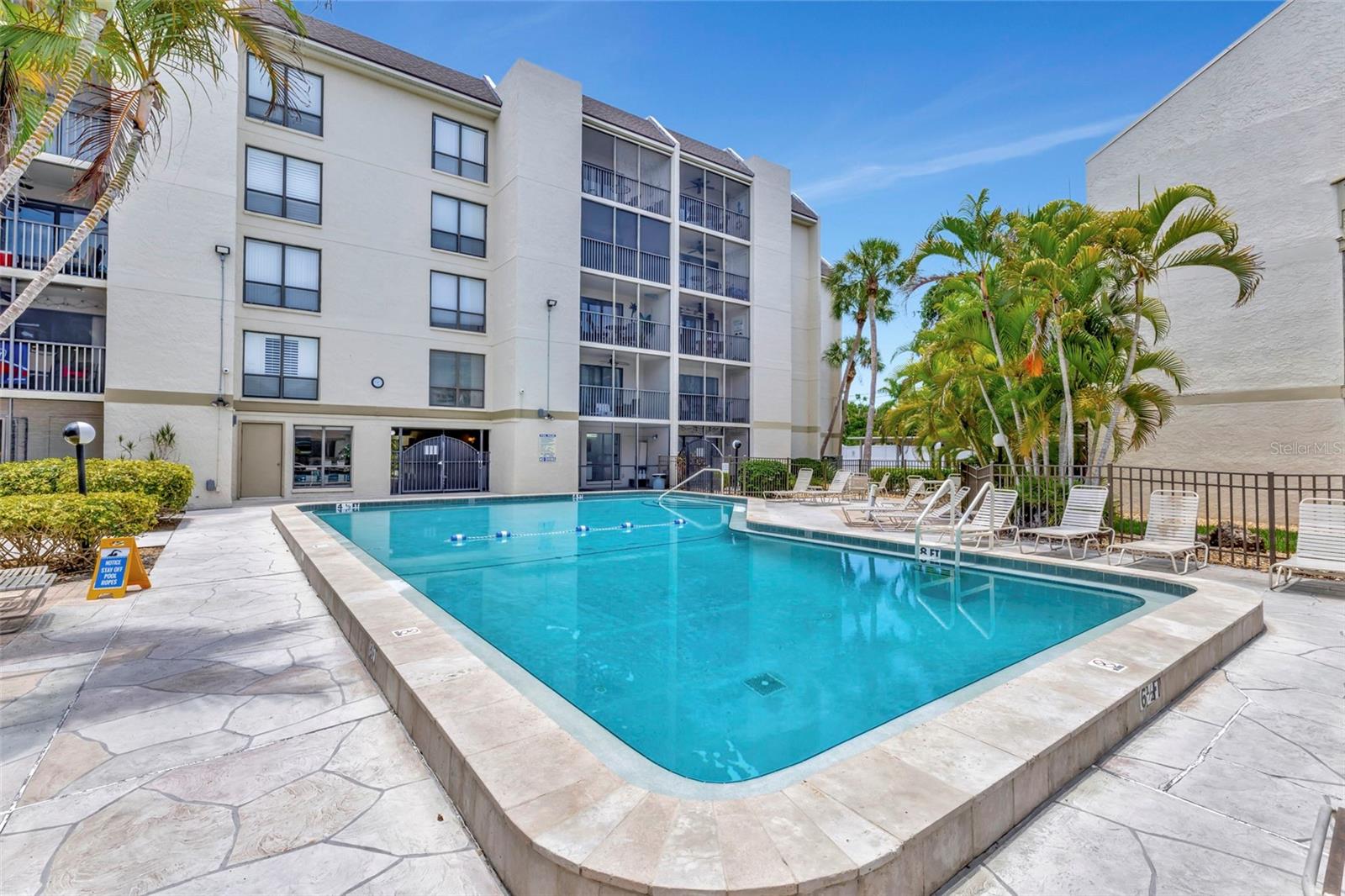 BAY OAKS - Residential