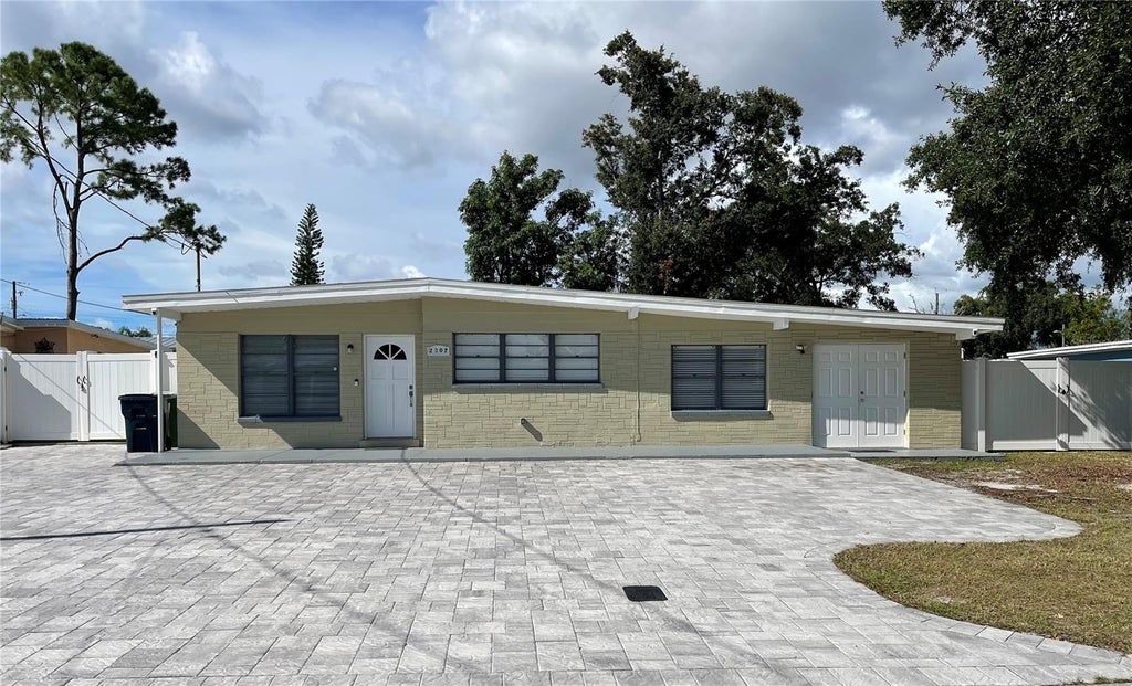 Photo of 2307 W Hamilton Avenue, Tampa, FL 33604 (MLS # TB8546390)
