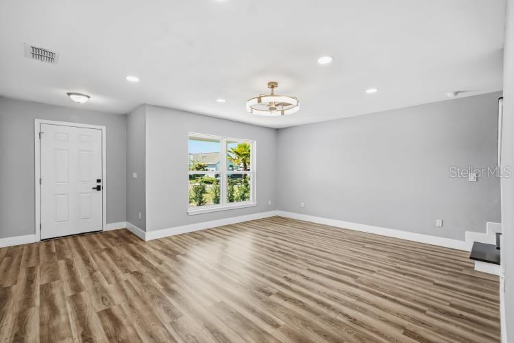 ROYAL RIDGE PH 01 - Residential