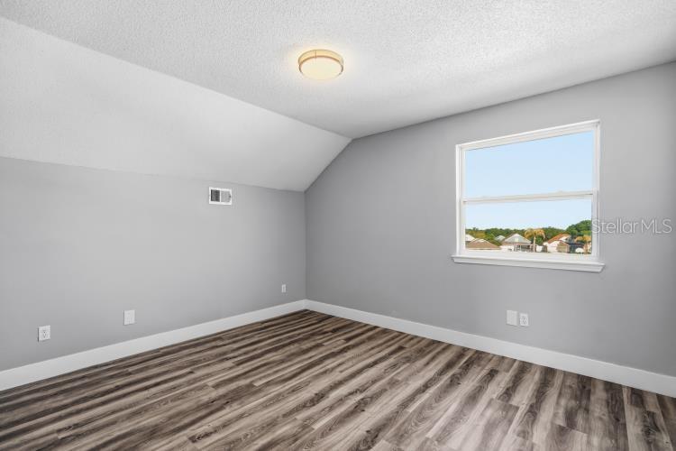 ROYAL RIDGE PH 01 - Residential