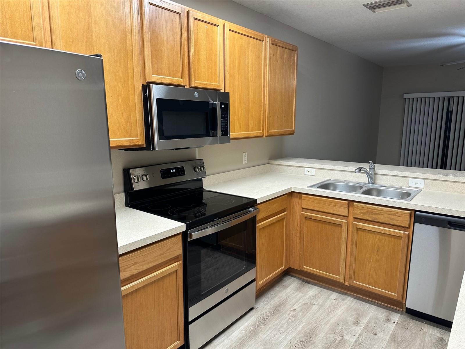 FISHHAWK RANCH TWNHMS PH - Residential Lease