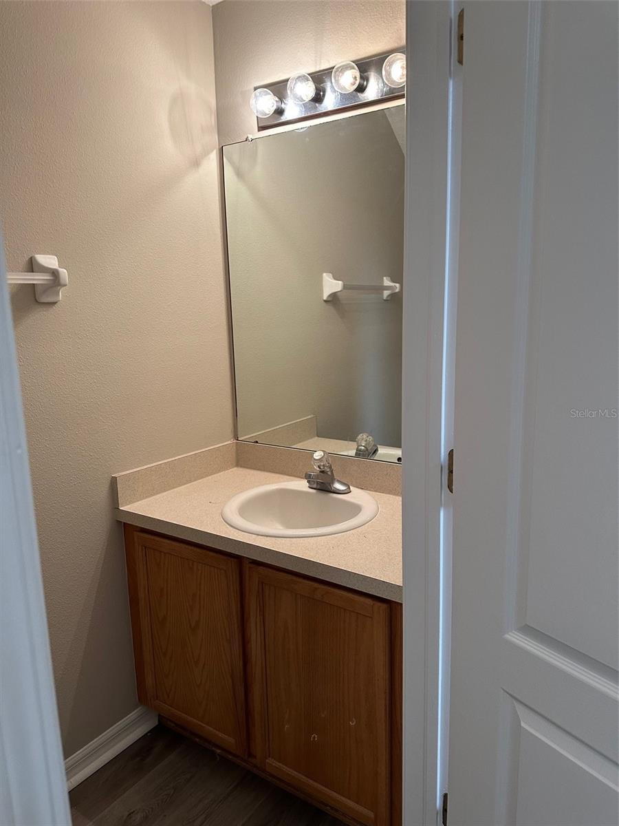 FISHHAWK RANCH TWNHMS PH - Residential Lease