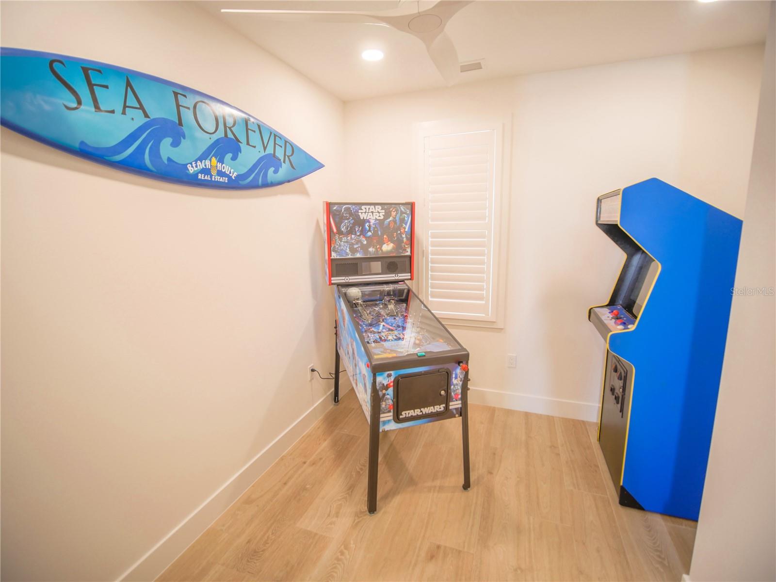 CRYSTAL BEACH - Residential