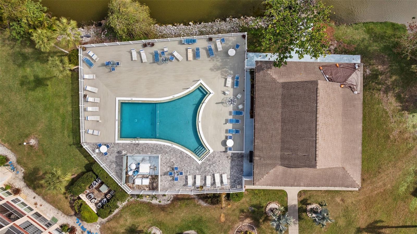 BAYSHORE ON THE LAKE APTS SEC 1 - Residential